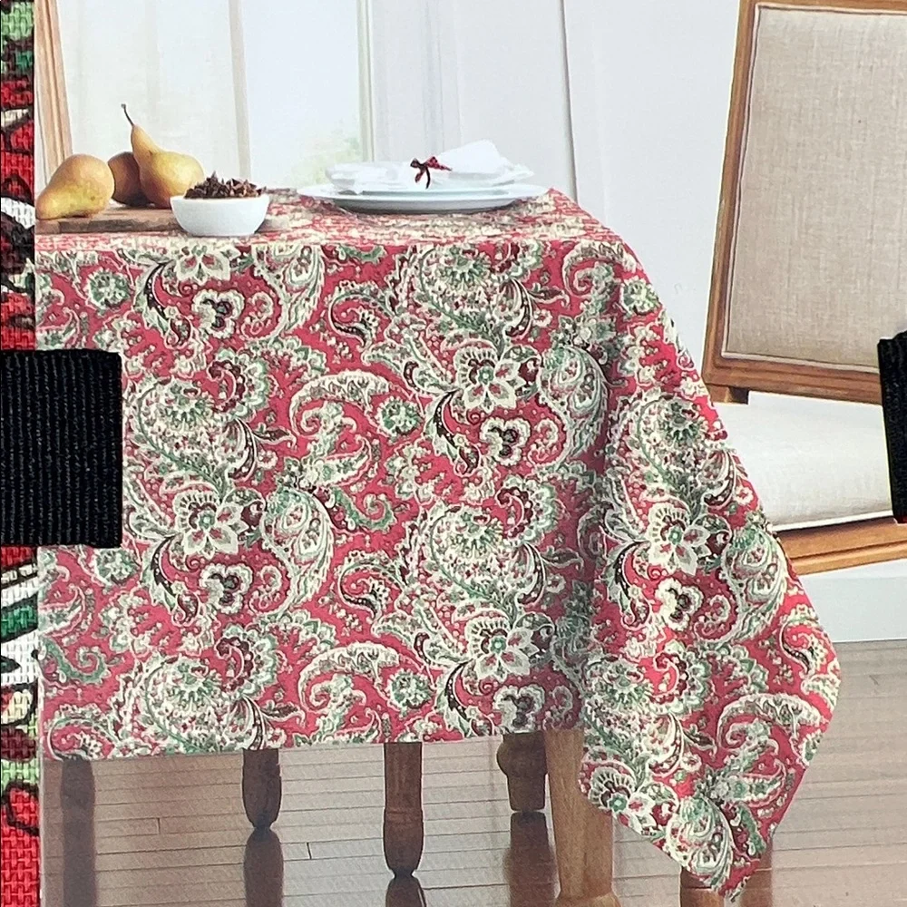 Ralph Lauren Tablecloth 60 x 84 and 4 Napkins Red & Green Paisley Christmas NEW